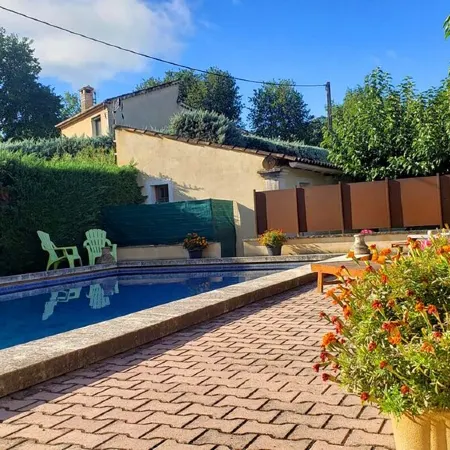 Cottage at the foot of the Luberon + Garden and private swimming pool