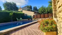 Cottage at the foot of the Luberon + Garden and private swimming pool