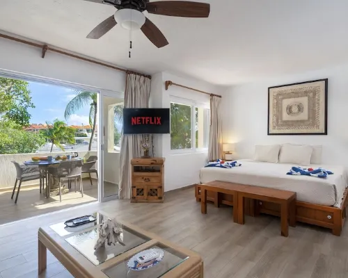 Chac Hal Al, Casa Calandria lovely studio steps from the beach. Hotels in Puerto Aventuras