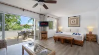 Chac Hal Al, Casa Calandria lovely studio steps from the beach.