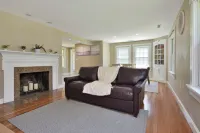Lovely 2 bedroom- kitchenette