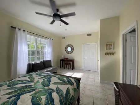 Bliss 101: Poolside Condo w/ Wraparound Balcony & Ocean View