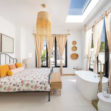 Lux 6-bed villa with WiFi, generator and AC in enchanting San Juan, Puerto Rico