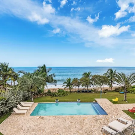 Beachfront Luxury Villa: 3BR, 3.5BA,Gazebo,Pool, Secluded Beach, Gated Community