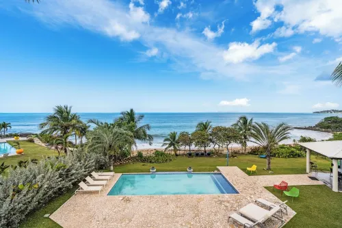 Beachfront Luxury Villa: 3BR, 3.5BA,Gazebo,Pool, Secluded Beach, Gated Community