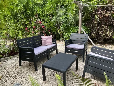 Compact Studio @ Bight Reef with shared pool, 4 min. walk to beach near Windsong