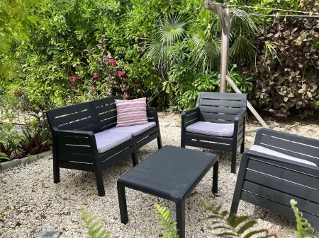 Grace Bay Getaway: Beachwalk Compact Studio with Shared Pool and Free Parking