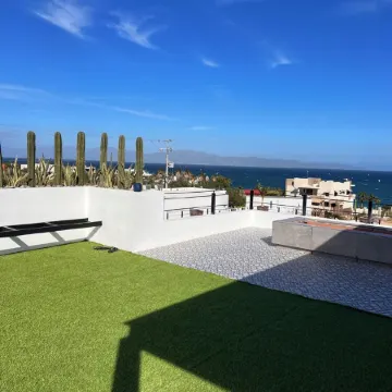 Modern, Clean & Airy Beach Retreat with Pool and Rooftop Ocean Views