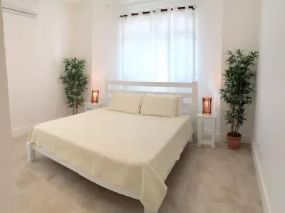 Ocean view luxury condo steps from the beach Hotels in 