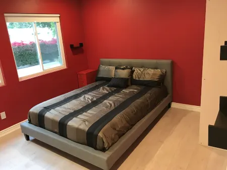 Disneyland Family home near Beach & Walk to zoo. Super central. Отели в г. Тастин