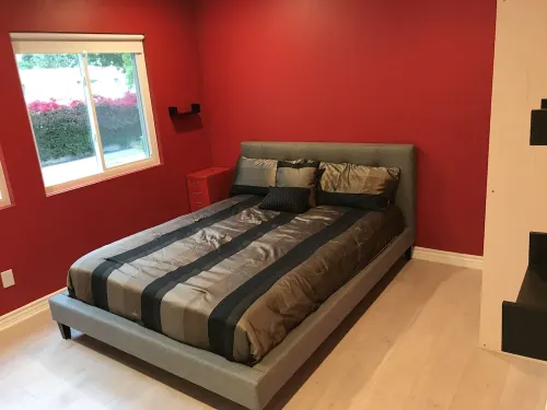 Disneyland Family home near Beach & Walk to zoo. Super central.