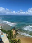 Oceanfront, Hear waves 24/7, 2 bedroom condo w full kitchen, Prime location