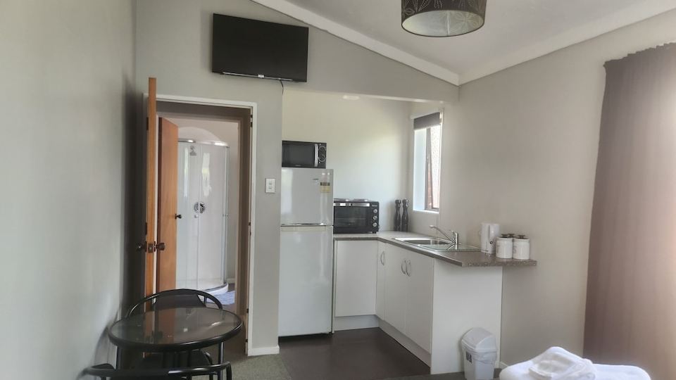 Cosy studio walking distance to shops rails. 45 minutes from the city