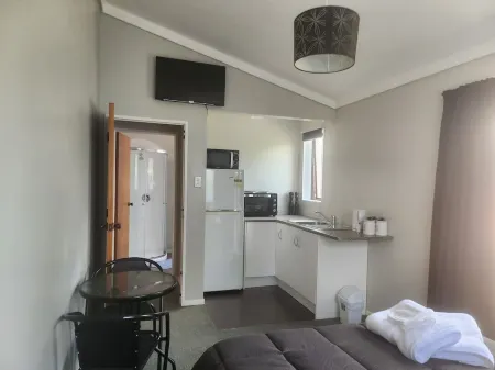 Cosy studio walking distance to shops rails. 45 minutes from the city Отели в г. Аппер Хатт