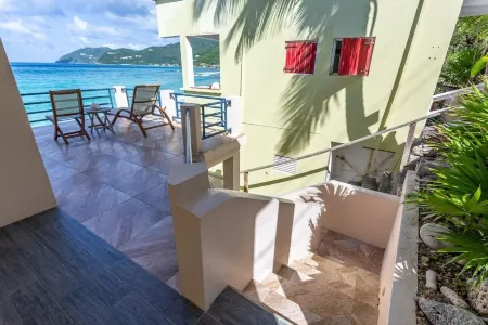 Sea Breeze - AppleSurf! Beachfront one bedroom in Apple Bay