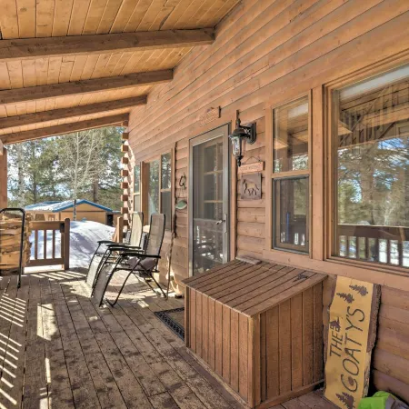 Log Cabin w/ Mountain Views ~ 30 Mi to Pikes Peak!