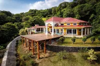 𝑳𝒖𝒙𝒆 » 5 Lakeview Villas » Sleeps 25 » AC »Pool »Hot Tub »Weddings »Retreats