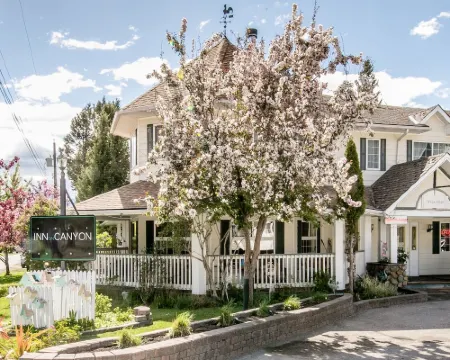 Inn on Canyon Hotels in Radium Hot Springs