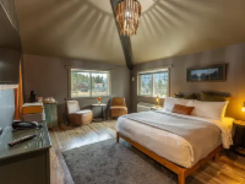 Creekside Villa Hotels near Quarry Lake Park