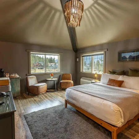 Creekside Villa Hotels in Canmore