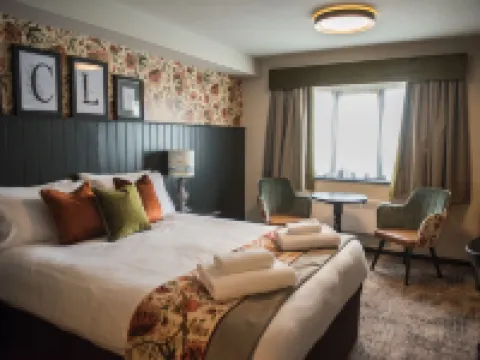 Cat & Lion Country Pub and Hotel Hotels near Manchester Ship Canal