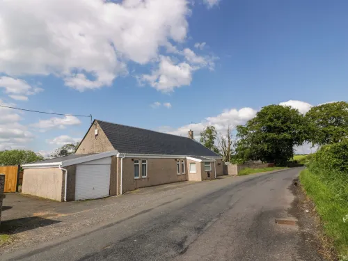 Largieholm Hotels in Cumnock