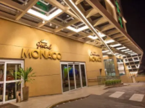 Summit Hotel Monaco โรงแรมในกัวรูลโฮส