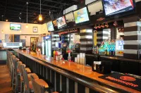 Commodore Resort - bar