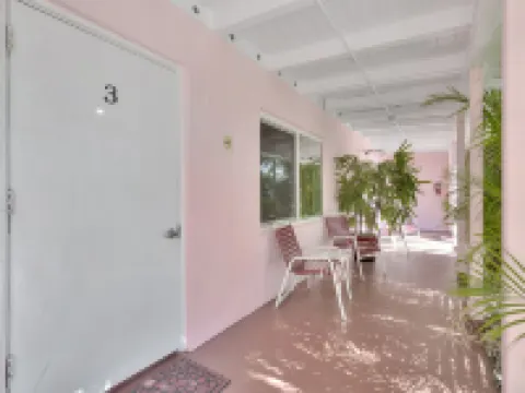 ซีฮอร์ส เกสท์เฮาส์ โรงแรมในปอมปาโนบีช