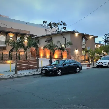 Berkshire Motor Hotel Отели рядом с достопримечательностью «Стадион SDCCU»