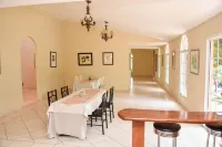 Uyuca Vista Family Villa - parking