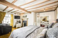 Self Catering Accommodation, Cornerstones, 16th Century Luxury House Overlooking the River Hotels in Llantysilio