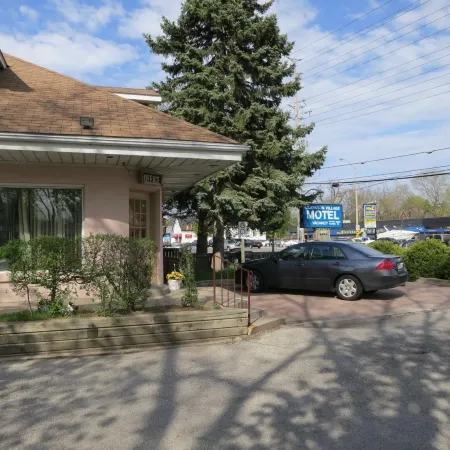 Clarkson Village Motel, 1815 Lakeshore Rd West Mississauga