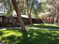 Kernville Inn Hotel dekat Nuui Cunni Native American Intertribal Cultural Center and Museum