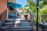 Bridgeford House Hotels in Cedar Township