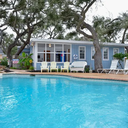 D&R Pelican Bay Resort