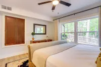 Lake Lanier Living! Retreat w/ Dock, Deck & Sauna - 4 tähden