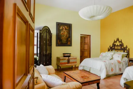 Casa Morales Hotel Boutique Tlaquepaque Отели рядом с достопримечательностью «Casa Arrecife»