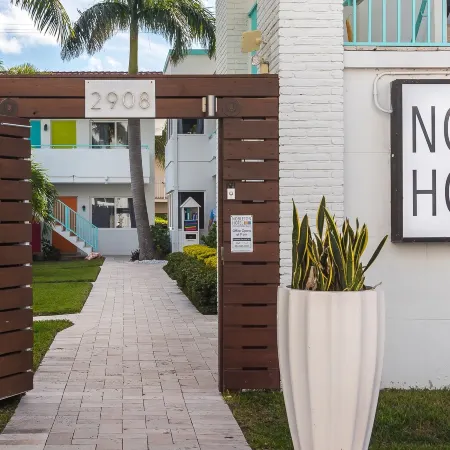 Nobleton Hotel Отели в г. Форт-Лодердейл