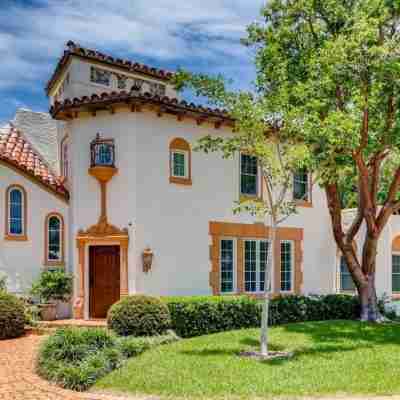 Villa Blanca - Saltwater Serenity in a Classic Mediterranean Revival Villa Hotel Exterior