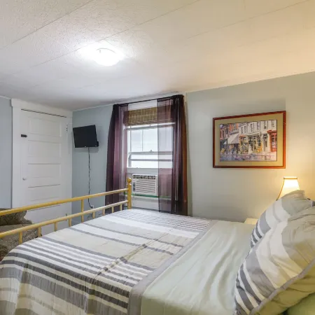 Near Campus & Dtwn! Dog-Friendly Dayton Retreat