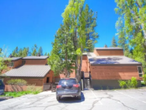 Alpine Getaway 3 Bedroom Home by RedAwning Hotels in Dollar Point