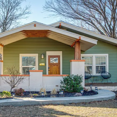 Chic Lawton Home, 5 Mins to Fort Sill!
