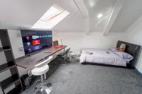 100 Dale Road Studios in Guest House - Pensions