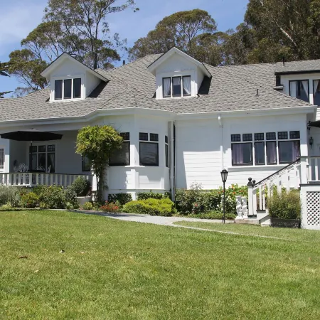 Monarch Cove Inn