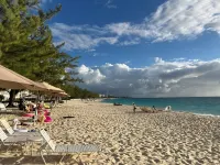 3-Bedroom Oceanview Condo + Pool Directly on Seven Mile Beach