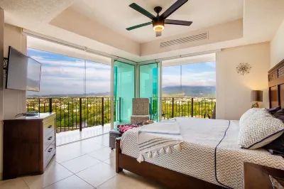 OCEANFRONT CONDO IN TROPICAL PARADISE AWAITS YOU AT THE GRAND VENETIAN!