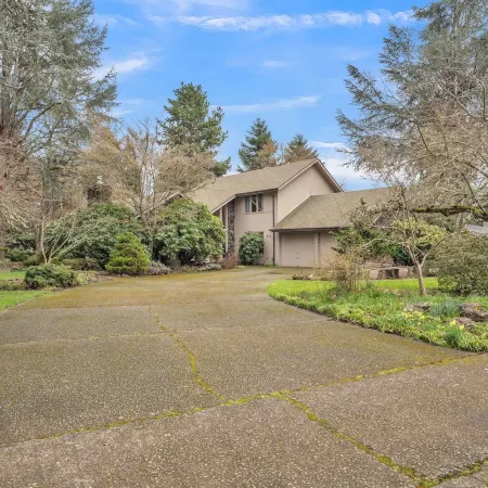 Eugene - Close to Everything 3 Bedroom Home by RedAwning