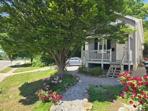 Charming cottage, 3Qn w/ WiFi, Parking, AC walkable to Clftn Nrthsd near dwntwn