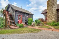 Cozy Luray Cabin w/ Views: Near Hiking Trails! - Balcony